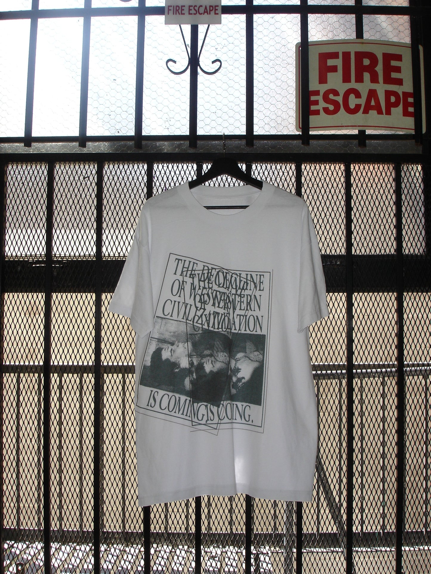 DECLINE T-SHIRT